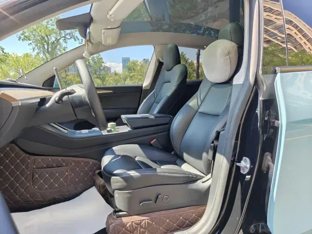 Tesla Model Y — Фото автомобиля 7