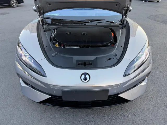 Denza Z9GT — Фото автомобиля 16