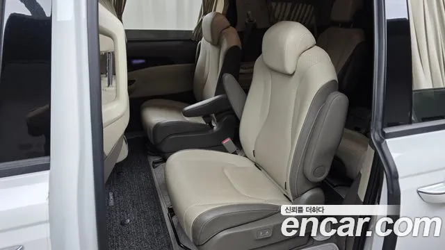 Kia Carnival Generation 4 — Фото автомобиля 18