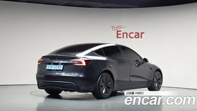 Tesla Model 3 — Фото автомобиля 2
