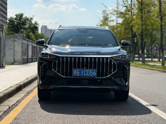Jetour X70 Plus — Фото автомобиля 2