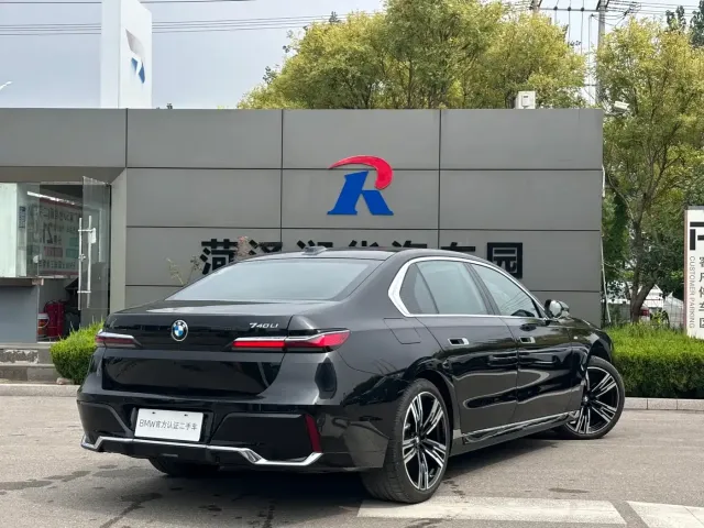 BMW 7 Series — Фото автомобиля 5