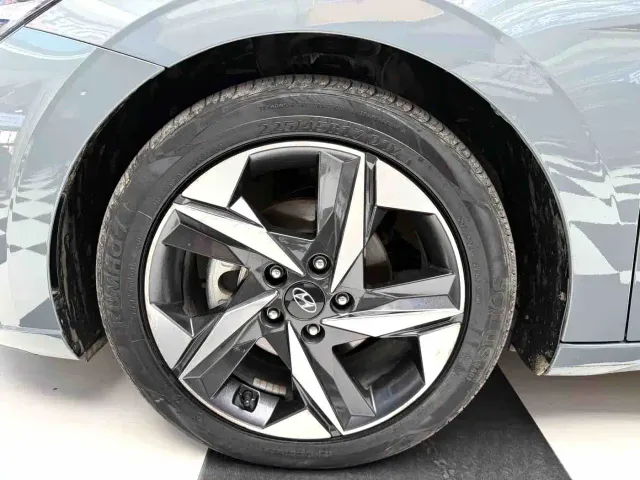 Hyundai Elantra — Фото автомобиля 10