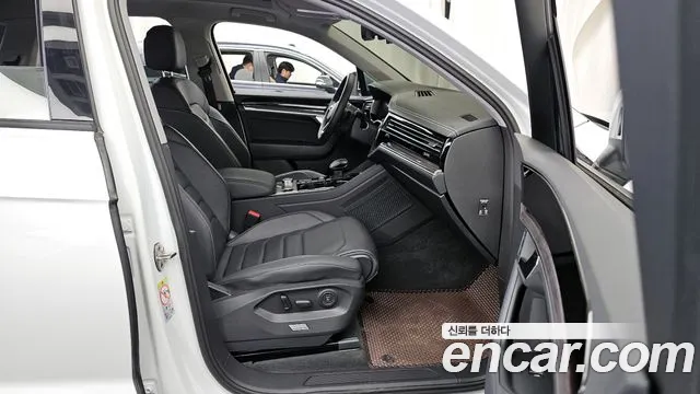 Volkswagen Touareg Touareg 3 поколение 3.0 TDI Premium — Фото автомобиля 11