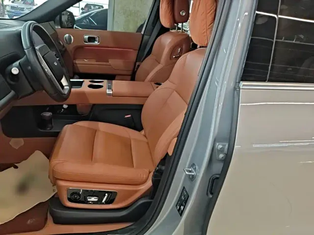 Li Auto L8 — Фото автомобиля 14