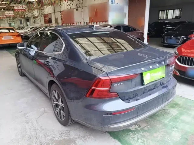 Volvo S60 — Фото автомобиля 4