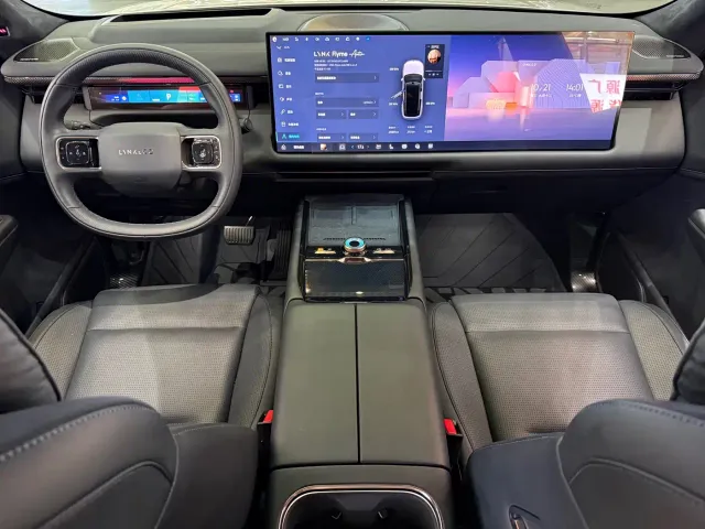 Lynk & Co 900 — Фото автомобиля 19