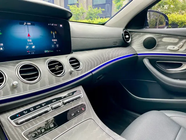 Mercedes-Benz E-Class — Фото автомобиля 18
