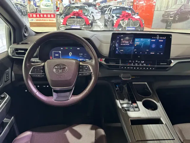 Toyota Granvia — Фото автомобиля 16