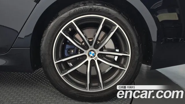 BMW 5 Series G30 — Фото автомобиля 6
