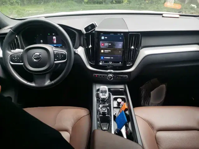 Volvo XC60 — Фото автомобиля 10
