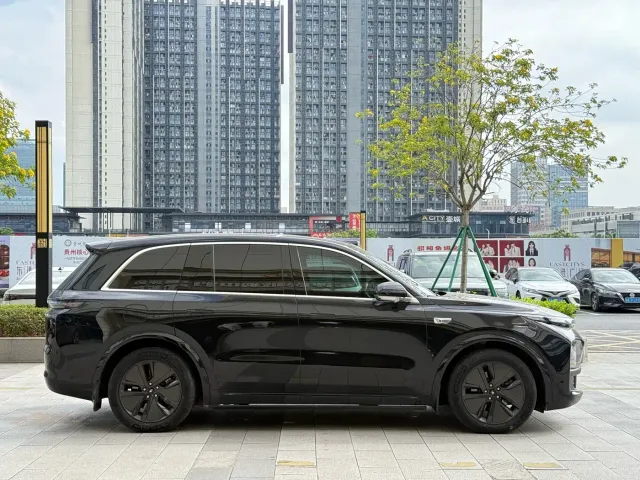 Li Auto L8 — Фото автомобиля 3
