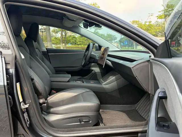 Tesla Model 3 — Фото автомобиля 14