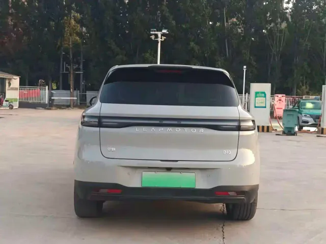 Leapmotor B10 — Фото автомобиля 5