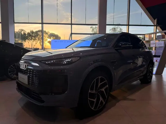 Фотография автомобиля — Audi Q6L e-tron