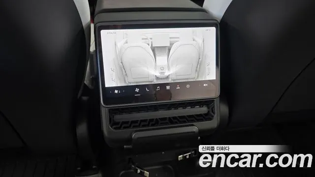 Tesla Model Y — Фото автомобиля 25