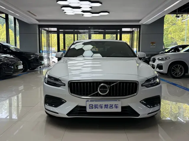 Volvo S60 — Фото автомобиля 2