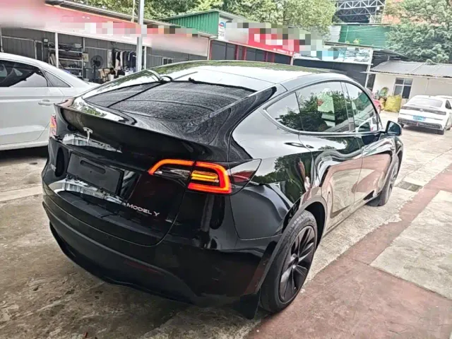 Tesla Model Y — Фото автомобиля 6