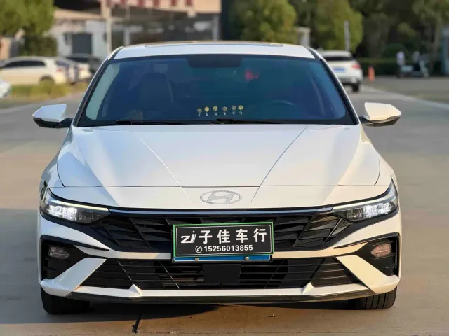 Hyundai Elantra — Фото автомобиля 2