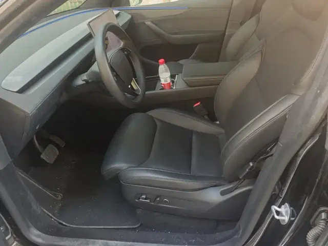 Tesla Model Y L — Фото автомобиля 9
