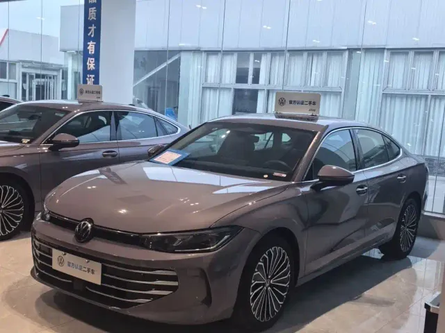 Volkswagen Passat — Фото автомобиля 2