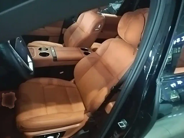 Li Auto L8 — Фото автомобиля 14