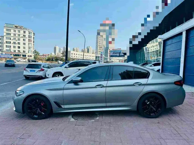 BMW 5 Series — Фото автомобиля 3