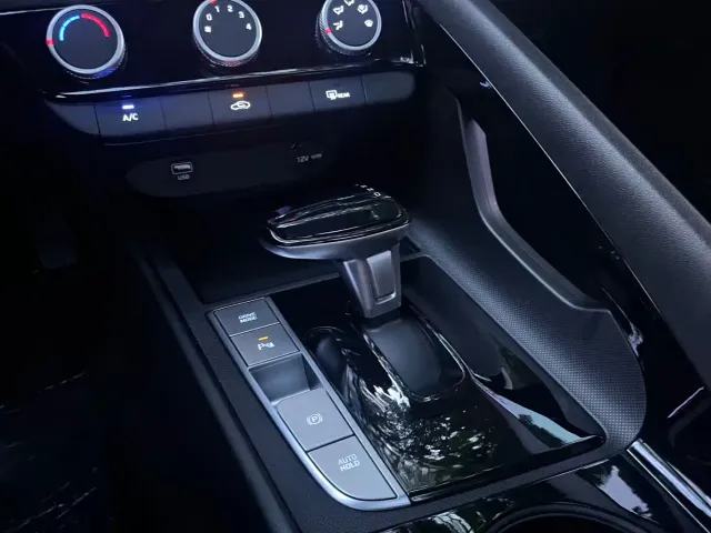 Hyundai Elantra — Фото автомобиля 9