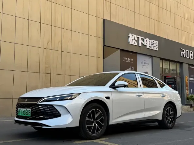 Фотография автомобиля — BYD Qin L