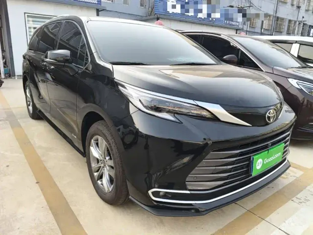 Toyota Sienna — Фото автомобиля 3