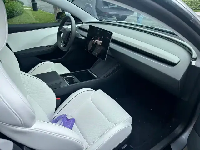 Tesla Model 3 — Фото автомобиля 4