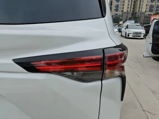 Toyota Sienna — Фото автомобиля 7