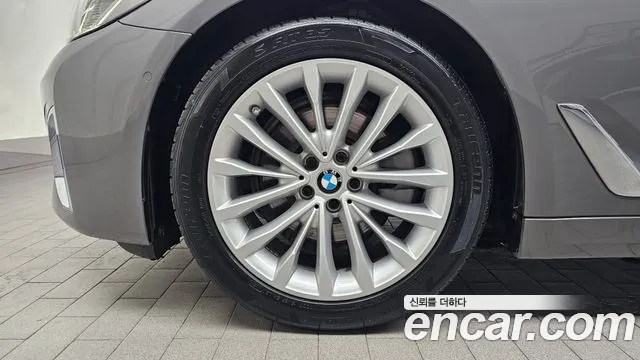 BMW 5-Series — Фото автомобиля 4