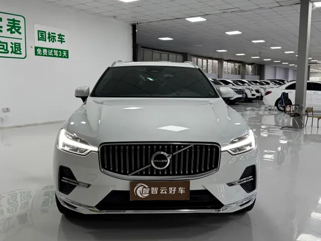 Volvo XC60 — Фото автомобиля 2
