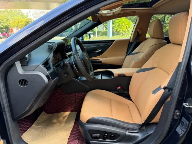 Lexus ES — Фото автомобиля 4