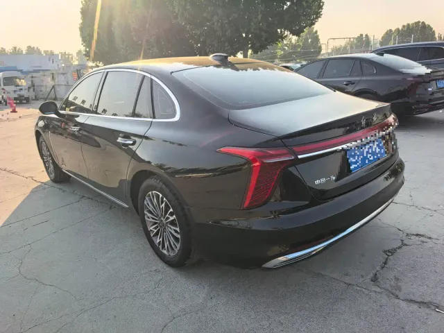 Hongqi H5 — Фото автомобиля 9