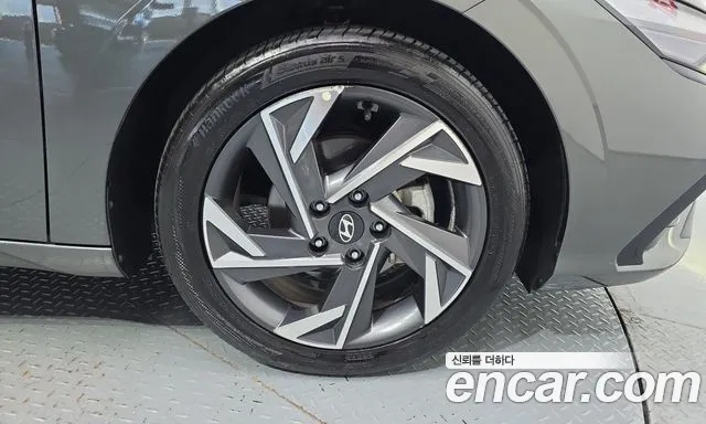 Hyundai Avante CN7 — Фото автомобиля 6