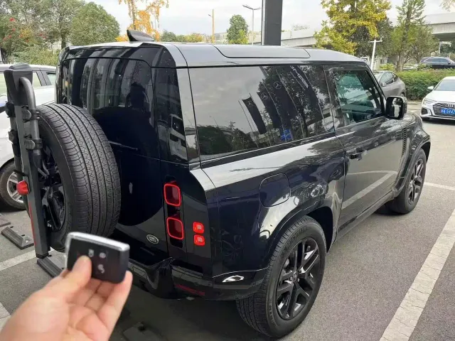 Land Rover Defender — Фото автомобиля 2