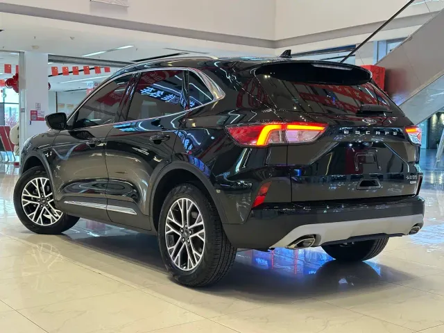 Ford Escape — Фото автомобиля 6