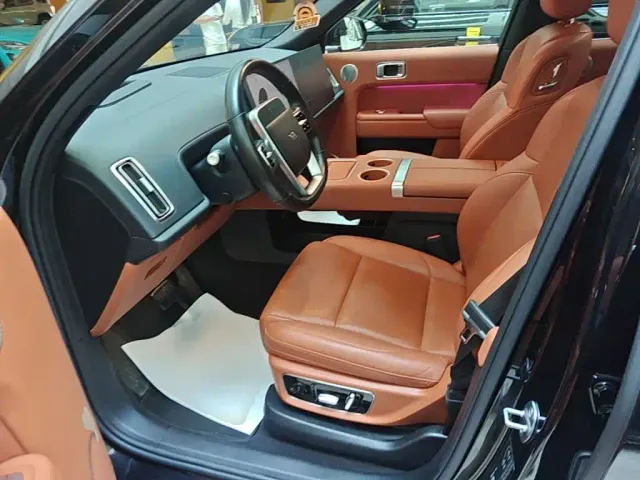 Li Auto L8 — Фото автомобиля 14