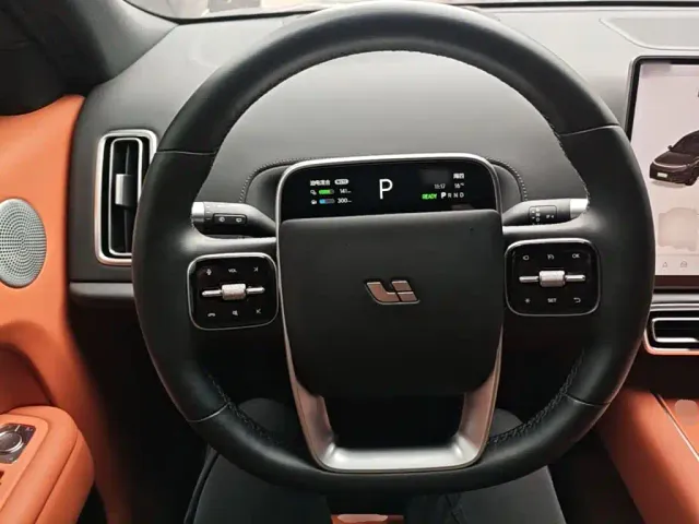 Li Auto L8 — Фото автомобиля 10
