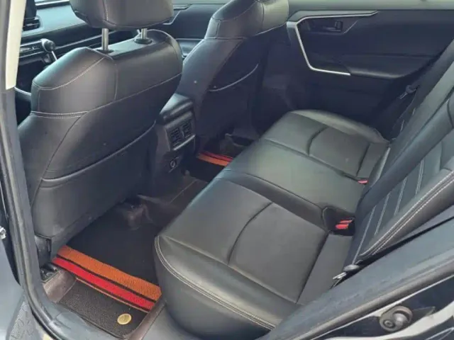 Toyota RAV4 — Фото автомобиля 6