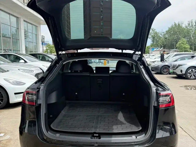Tesla Model Y — Фото автомобиля 8