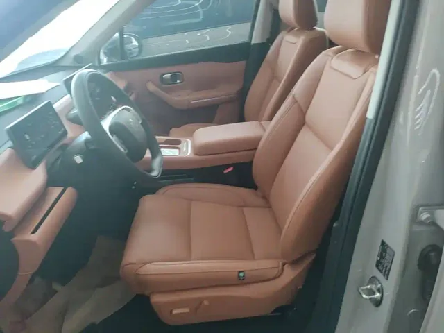 Leapmotor C10 — Фото автомобиля 14