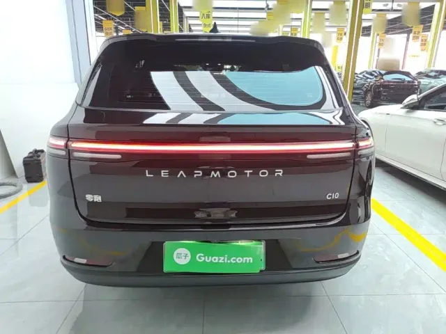 Leapmotor C10 — Фото автомобиля 5
