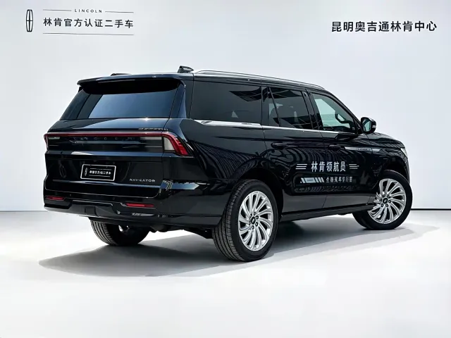 Lincoln Navigator — Фото автомобиля 4