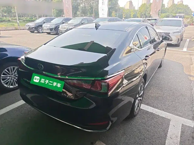 Lexus ES — Фото автомобиля 6