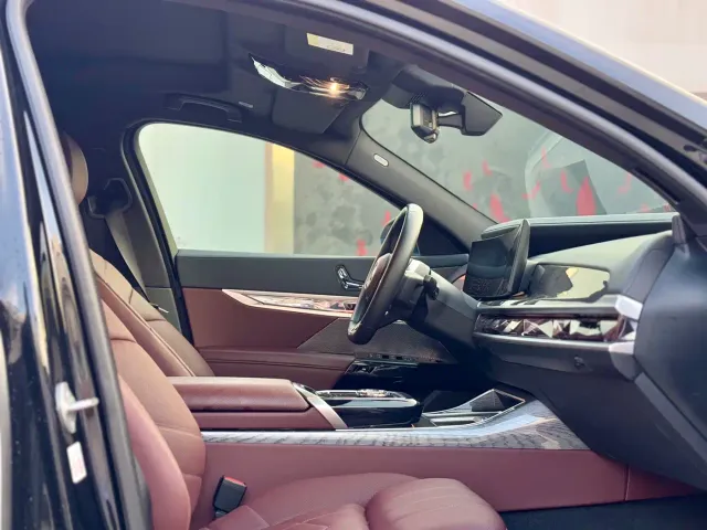 BMW i7 — Фото автомобиля 6