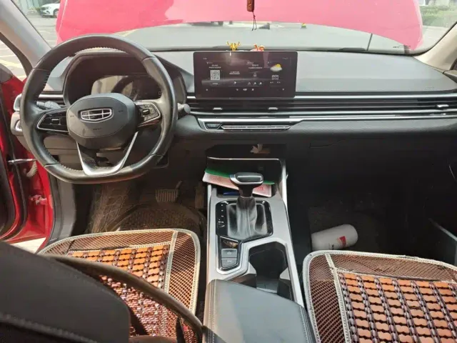 Geely Emgrand — Фото автомобиля 12