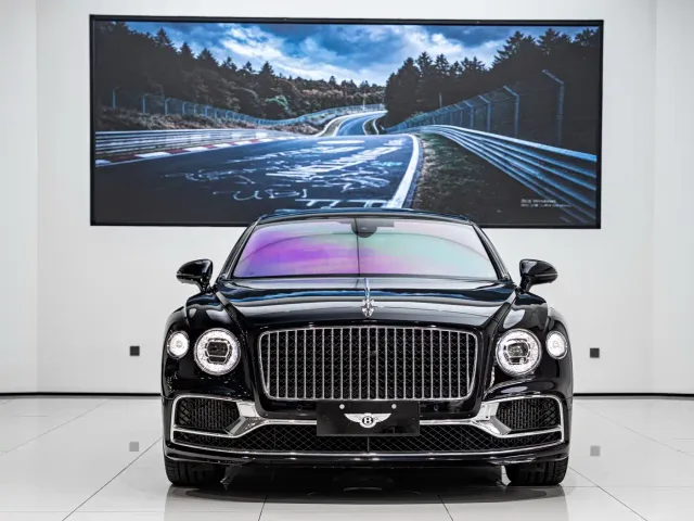Bentley Flying Spur — Фото автомобиля 2